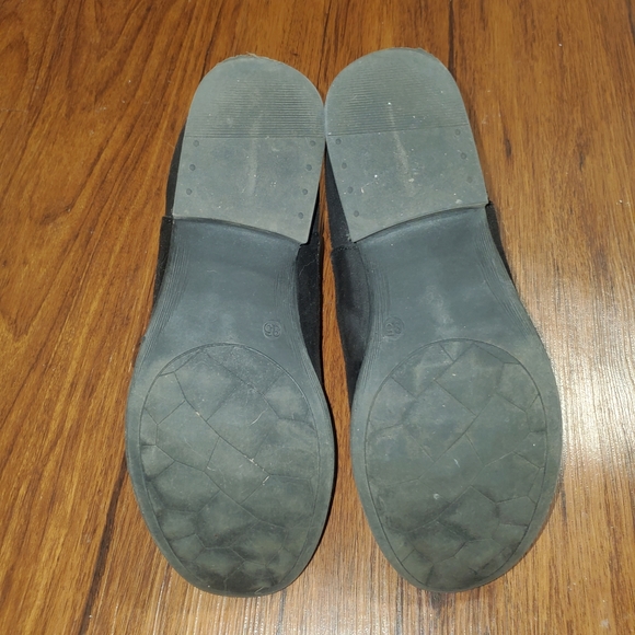 EUC Very G Black Booties w/ Leopard Heel Stripe - Picture 4 of 6